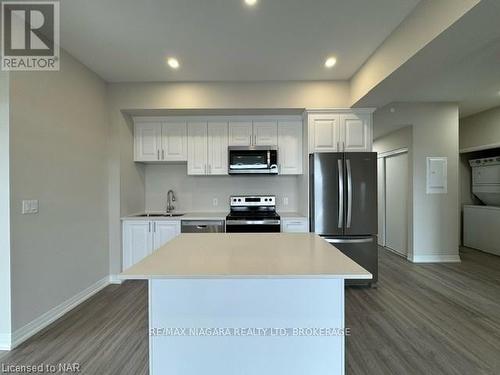 Lp24 - 50 Herrick Avenue, St. Catharines (456 - Oakdale), ON - Indoor Photo Showing Kitchen