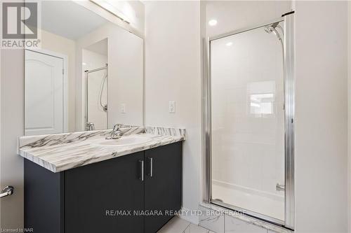 95 Keelson Street, Welland (774 - Dain City), ON - Indoor Photo Showing Bathroom