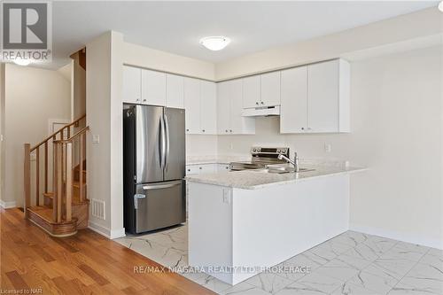 95 Keelson Street, Welland (774 - Dain City), ON - Indoor Photo Showing Kitchen