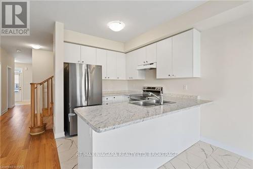 95 Keelson Street, Welland (774 - Dain City), ON - Indoor Photo Showing Kitchen With Double Sink