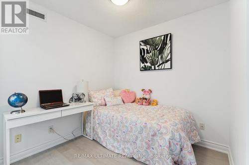 #1008 - 2 Clairtrell Road, Toronto, ON - Indoor Photo Showing Bedroom