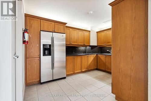 #1008 - 2 Clairtrell Road, Toronto, ON - Indoor Photo Showing Kitchen