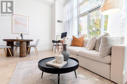 219 - 437 Roncesvalles Avenue, Toronto, ON - Indoor Photo Showing Living Room