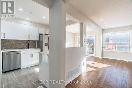 19 Chipstead Avenue, Brampton, ON - Indoor Photo Showing Kitchen