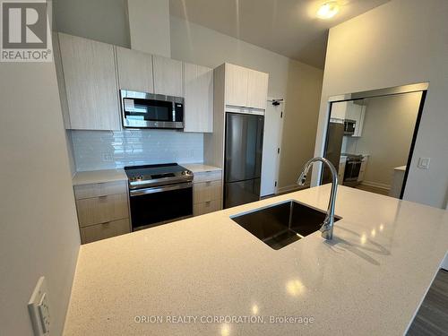 410 - 4130 Parkside Village Drive, Mississauga, ON - Indoor Photo Showing Kitchen