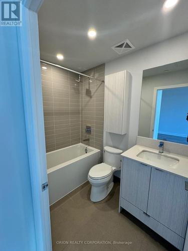 410 - 4130 Parkside Village Drive, Mississauga, ON - Indoor Photo Showing Bathroom