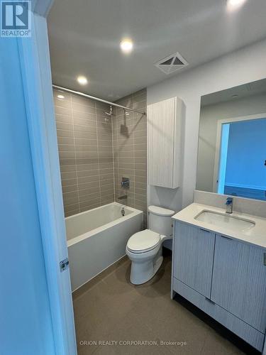 410 - 4130 Parkside Village Drive, Mississauga, ON - Indoor Photo Showing Bathroom