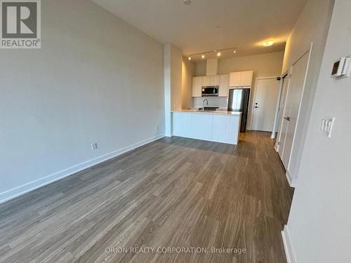 410 - 4130 Parkside Village Drive, Mississauga, ON - Indoor Photo Showing Kitchen