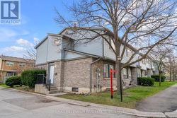 51 - 98 FALCONER DRIVE  Mississauga, ON L5N 1Y2