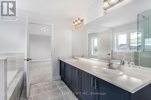 856 Knights Lane, Woodstock, ON - Indoor Photo Showing Bathroom