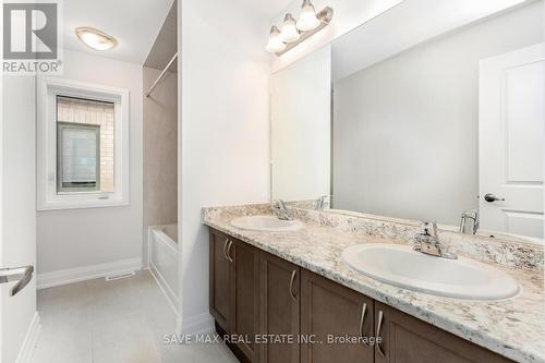 856 Knights Lane, Woodstock, ON - Indoor Photo Showing Bathroom