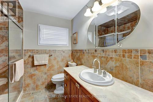 56 Skyland Drive, Hamilton, ON - Indoor Photo Showing Bathroom