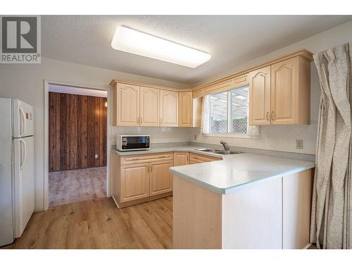 6477 Southwind Road, Vernon, BC - Indoor Photo Showing Kitchen With Double Sink