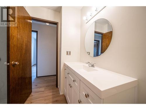 main bathroom - 6477 Southwind Road, Vernon, BC - Indoor Photo Showing Bathroom