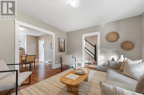 293-295 Holmwood Avenue, Ottawa, ON - Indoor Photo Showing Living Room