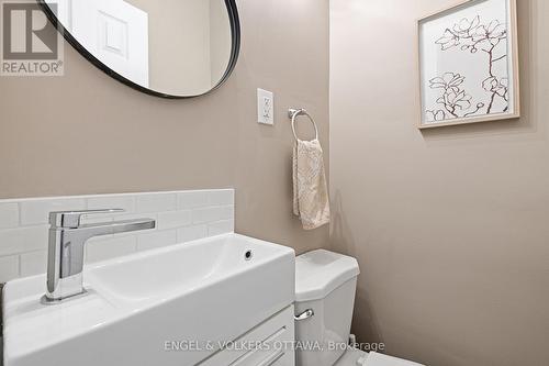 293-295 Holmwood Avenue, Ottawa, ON - Indoor Photo Showing Bathroom