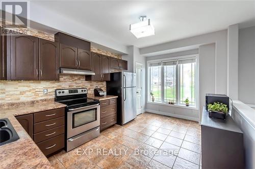 69 Willow Lane N, Grimsby, ON - Indoor Photo Showing Kitchen With Stainless Steel Kitchen