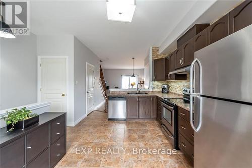 69 Willow Lane N, Grimsby, ON - Indoor Photo Showing Kitchen With Stainless Steel Kitchen With Upgraded Kitchen