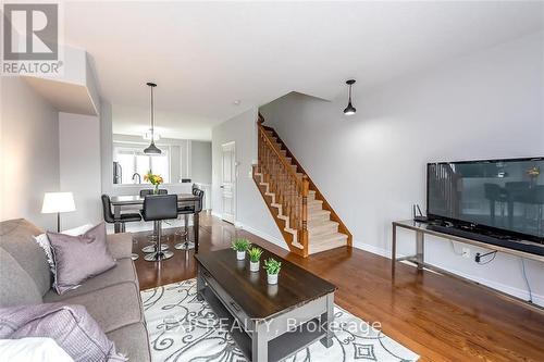 69 Willow Lane N, Grimsby, ON - Indoor Photo Showing Living Room