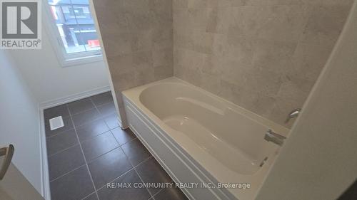 12 Heritage Way, Thorold, ON - Indoor Photo Showing Bathroom