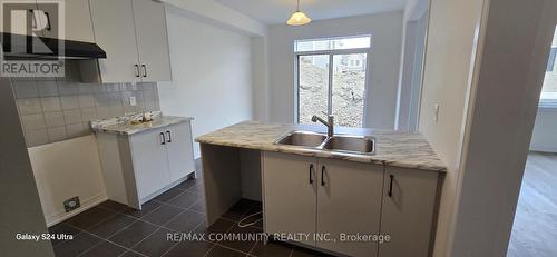 12 Heritage Way, Thorold, ON - Indoor Photo Showing Kitchen With Double Sink