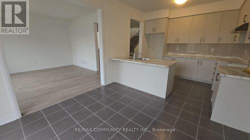 12 Heritage Way, Thorold, ON - Indoor Photo Showing Kitchen