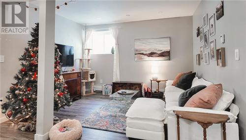 1663 Wendy, Val Caron, ON - Indoor Photo Showing Living Room