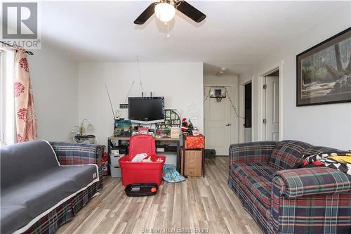 1663 Wendy, Val Caron, ON - Indoor Photo Showing Living Room