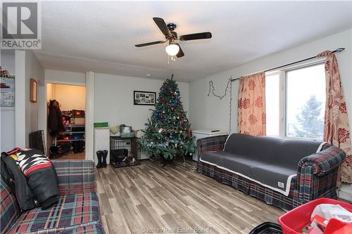 1663 Wendy, Val Caron, ON - Indoor Photo Showing Living Room