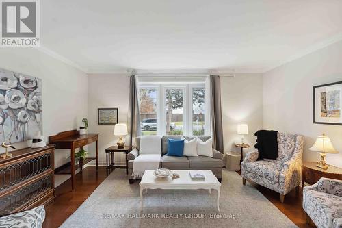 6084 Voyageur Drive, Ottawa, ON - Indoor Photo Showing Living Room