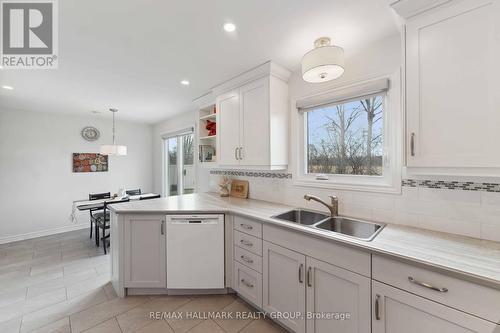 6084 Voyageur Drive, Ottawa, ON - Indoor Photo Showing Kitchen With Double Sink