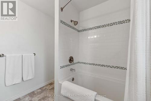 6084 Voyageur Drive, Ottawa, ON - Indoor Photo Showing Bathroom