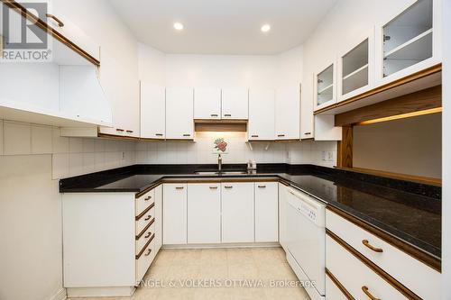 67 Kenilworth Street, Ottawa, ON - Indoor Photo Showing Kitchen With Double Sink