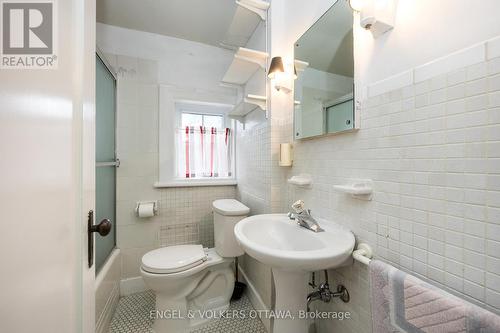 67 Kenilworth Street, Ottawa, ON - Indoor Photo Showing Bathroom