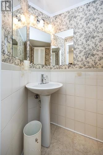 67 Kenilworth Street, Ottawa, ON - Indoor Photo Showing Bathroom