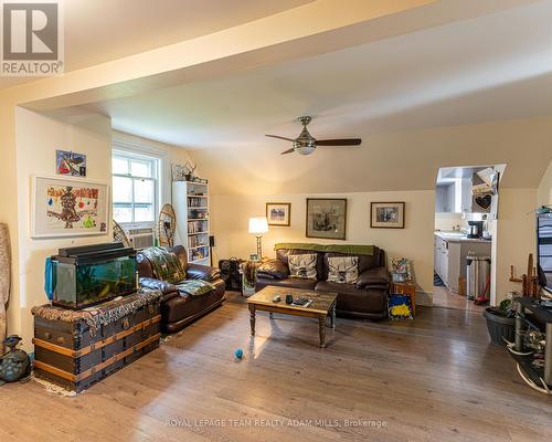 6613 Fourth Line Road, Ottawa, ON - Indoor Photo Showing Living Room