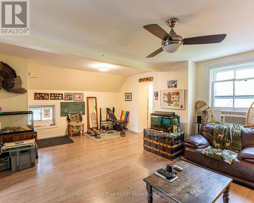 6613 Fourth Line Road, Ottawa, ON - Indoor Photo Showing Living Room