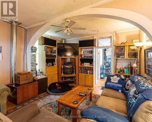 6613 Fourth Line Road, Ottawa, ON - Indoor Photo Showing Living Room