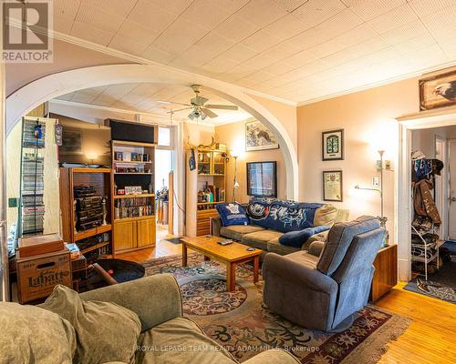 6613 Fourth Line Road, Ottawa, ON - Indoor Photo Showing Living Room