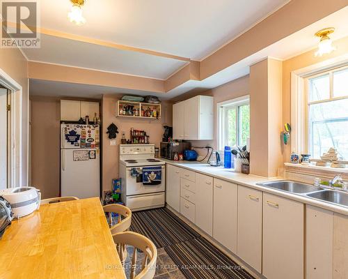 6613 Fourth Line Road, Ottawa, ON - Indoor Photo Showing Kitchen With Double Sink