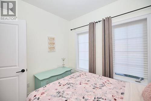 406 Hummel Crescent, Fort Erie (333 - Lakeshore), ON - Indoor Photo Showing Bedroom