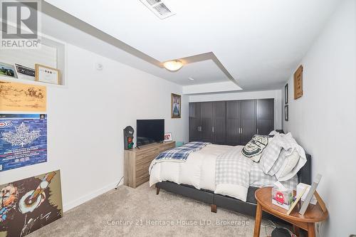 406 Hummel Crescent, Fort Erie (333 - Lakeshore), ON - Indoor Photo Showing Bedroom