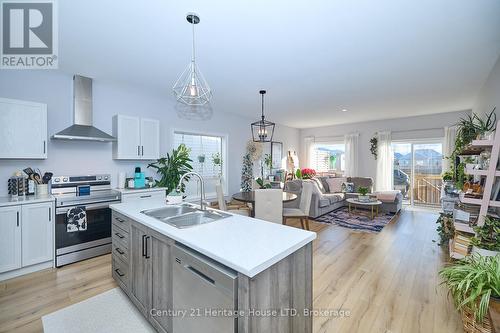 406 Hummel Crescent, Fort Erie (333 - Lakeshore), ON - Indoor Photo Showing Kitchen With Double Sink