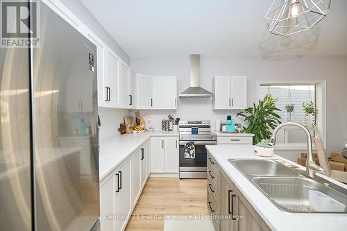 406 Hummel Crescent, Fort Erie (333 - Lakeshore), ON - Indoor Photo Showing Kitchen With Double Sink