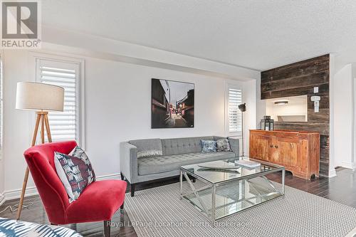 7 Robertson Street, Collingwood, ON - Indoor Photo Showing Living Room