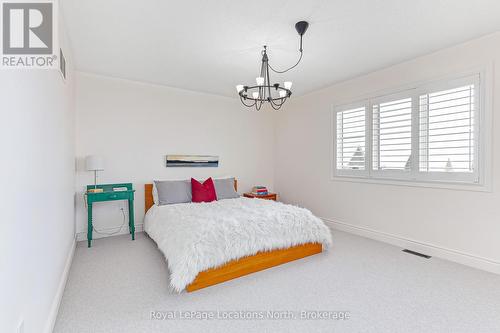 7 Robertson Street, Collingwood, ON - Indoor Photo Showing Bedroom