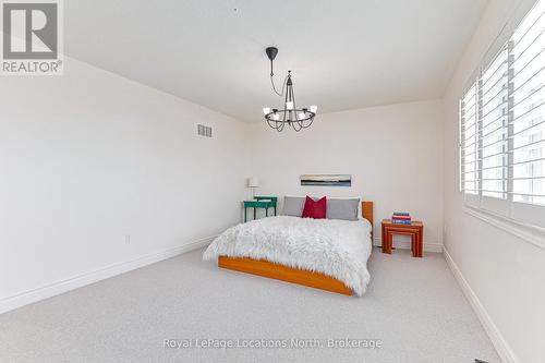 7 Robertson Street, Collingwood, ON - Indoor Photo Showing Bedroom