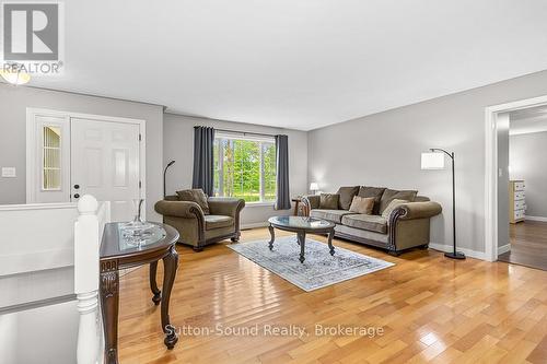 25 Pine Tree Drive, South Bruce Peninsula, ON - Indoor Photo Showing Living Room