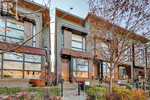 250 Manning Avenue, Toronto, ON - Outdoor