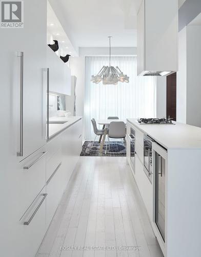 250 Manning Avenue, Toronto, ON - Indoor Photo Showing Kitchen